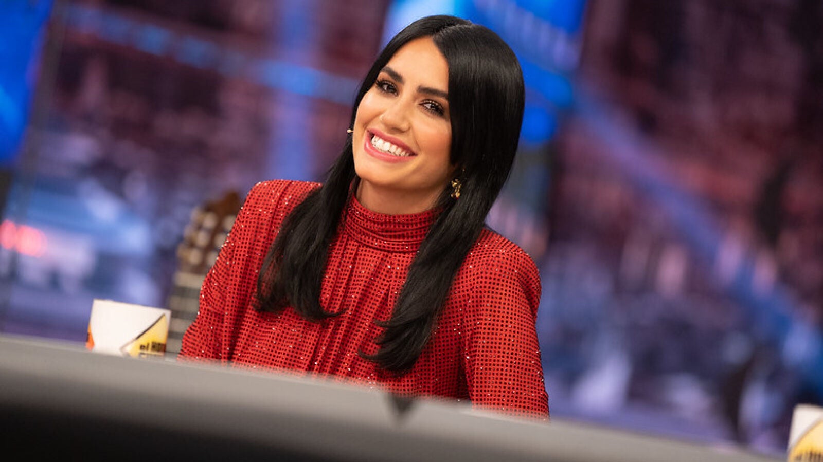 La entrada triunfal de Lali en 'El Hormiguero' con la bandera de Argentina: 