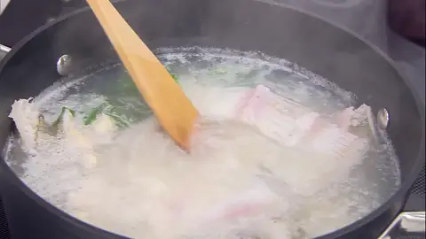 Sazona y cuece todo durante 15-20 minutos Sazona y cuece todo durante 15-20 minutos