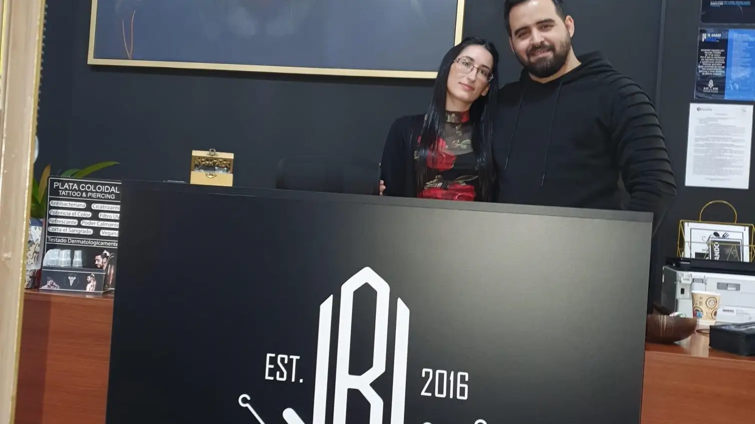 Tatuajes solidarios para borrar las huellas del c&aacute;ncer de mama