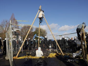 Se resisten a abandonar el pueblo alemán para la ampliación de una mina de carbón