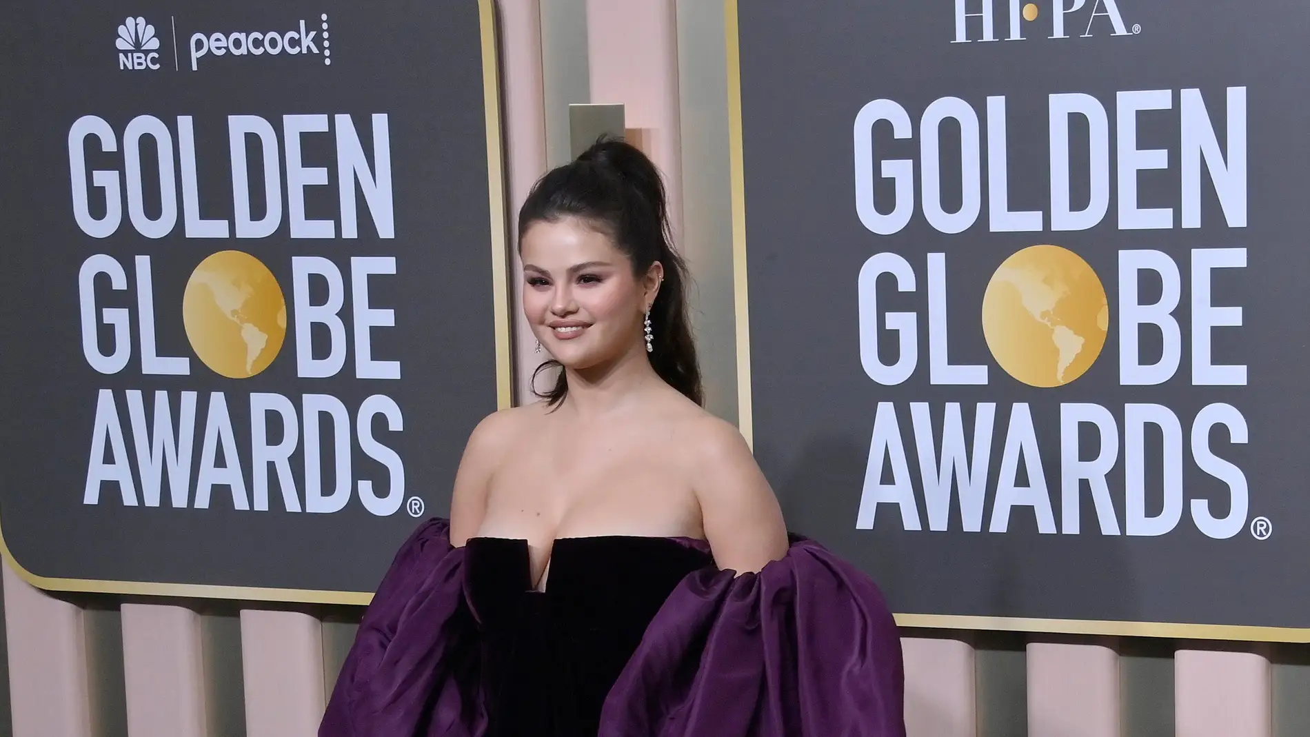 Selena Gomez, de Valentino apostando por la manga abullonada