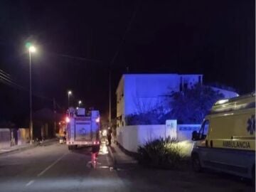 Los bomberos en la zona del incendio 