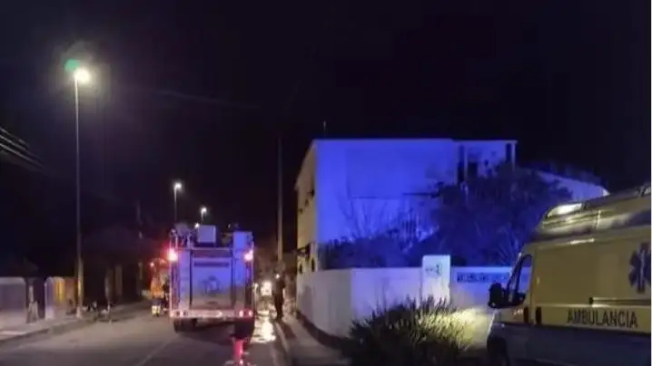 Los bomberos en la zona del incendio Los bomberos en la zona del incendio
