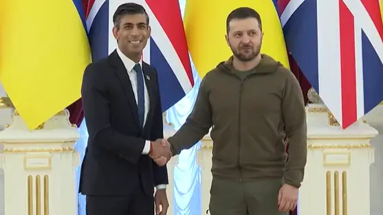 Rishi Sunak en su primera visita a Ucrania con el presidente ucraniano Volodímir Zelenski Rishi Sunak en su primera visita a Ucrania con el presidente ucraniano Volodímir Zelenski