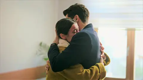 Ilgaz se despide de Ceylin antes de su entrada en prisión: “Voy a quedarme a tu lado porque te quiero” Ilgaz se despide de Ceylin antes de su entrada en prisión: “Voy a quedarme a tu lado porque te quiero”