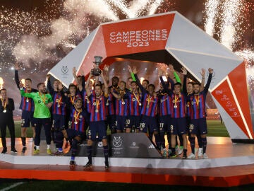 El Barça celebra el título de la Supercopa de España