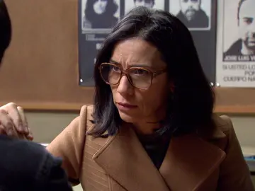 Manolita presiona a Ciriaco para que delate a Jeros: “Si no lo haces, no pararé hasta encontrarlo” Manolita presiona a Ciriaco para que delate a Jeros: “Si no lo haces, no pararé hasta encontrarlo”