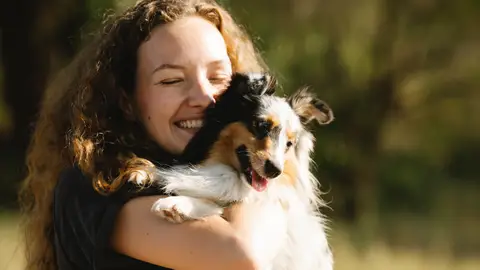 Mujer con perro Mujer con perro