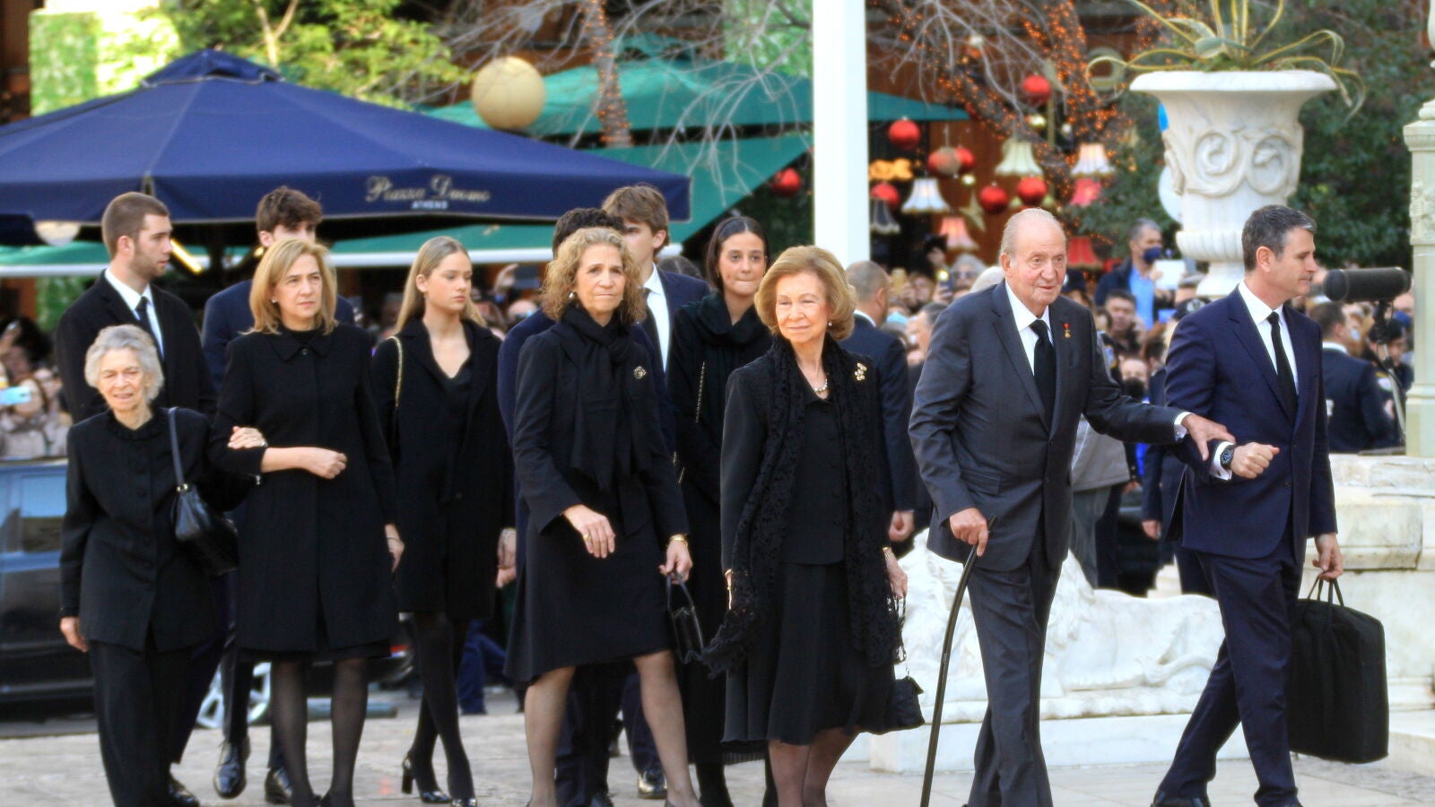 La familia real española se reúne al completo en Atenas por el funeral de Constantino de Grecia