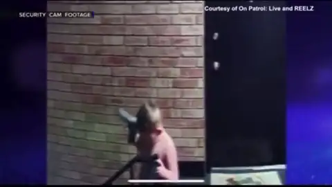 Niño con la pistola Niño con la pistola