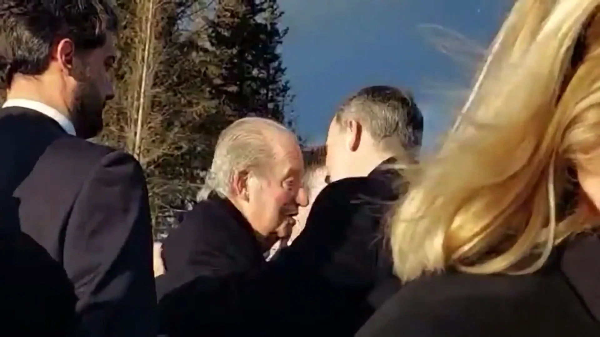 La imagen del reencuentro entre Juan Carlos I y Felipe VI La imagen del reencuentro entre Juan Carlos I y Felipe VI