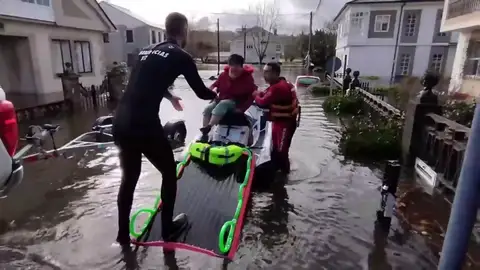 Evacuados en Galicia por la riada Evacuados en Galicia por la riada