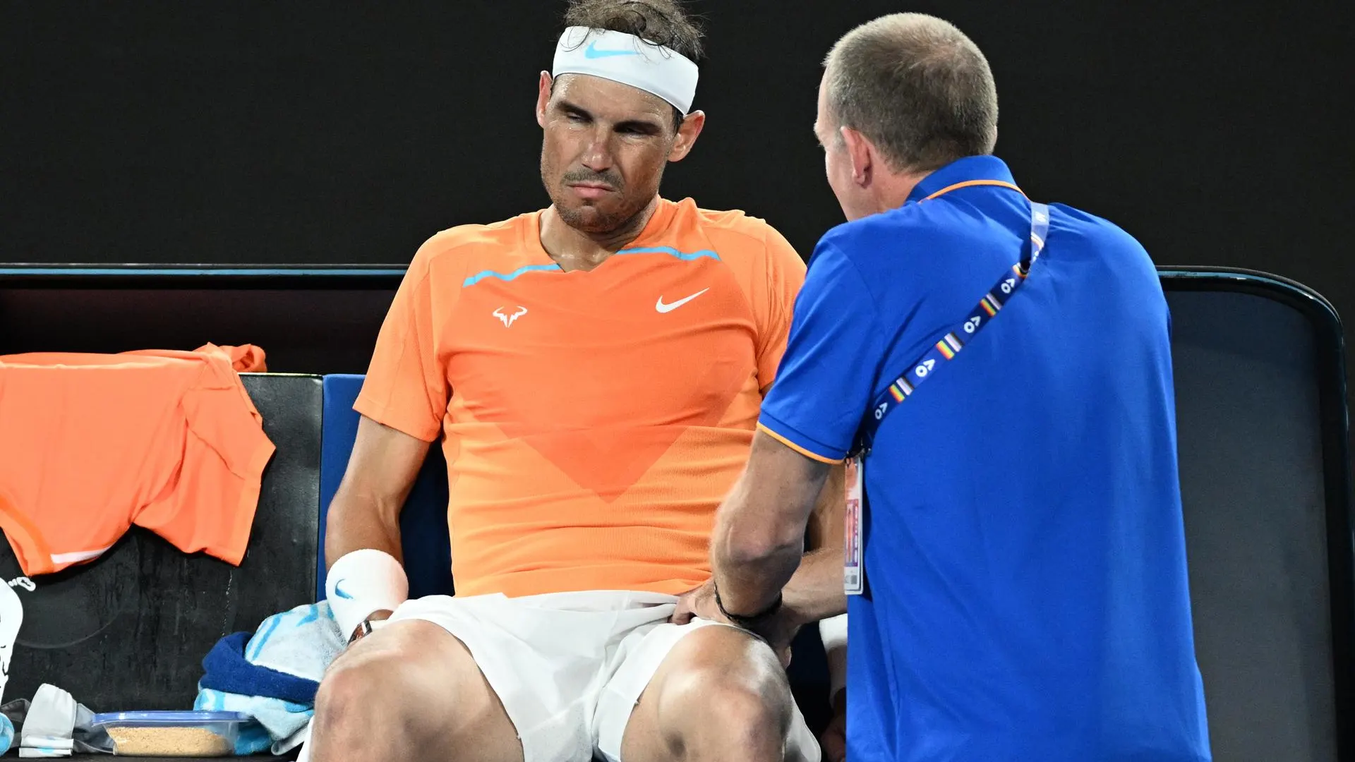 Rafa Nadal, atendido en el partido contra McDonald