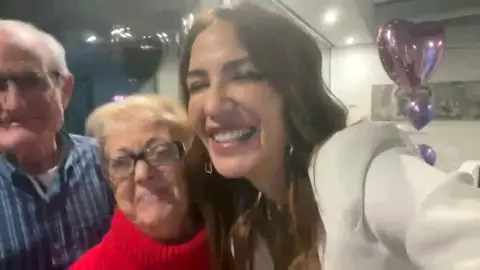 Sorprendemos a Tamara Gorro en directo para celebrar con ella su 36 cumpleaños: "¡Qué bonito!" Sorprendemos a Tamara Gorro en directo para celebrar con ella su 36 cumpleaños: "¡Qué bonito!"