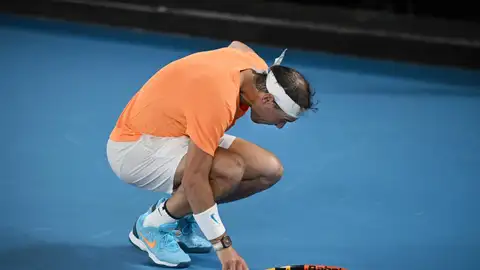 Rafa Nadal se lesiona en el Open de Australia Rafa Nadal se lesiona en el Open de Australia