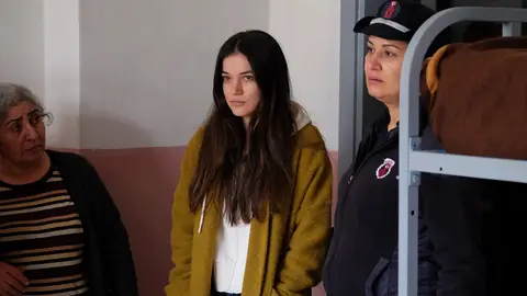 En el último capítulo de 'Secretos de familia': ¡Ilgaz renuncia a su trabajo por amor! En el último capítulo de 'Secretos de familia': ¡Ilgaz renuncia a su trabajo por amor!