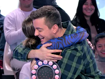 El bonito pero guasón regalo de Silvia Alonso a Víctor Palmero: “Como no está jugando aquí” El bonito pero guasón regalo de Silvia Alonso a Víctor Palmero: “Como no está jugando aquí”
