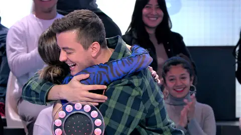 El bonito pero guasón regalo de Silvia Alonso a Víctor Palmero: “Como no está jugando aquí” El bonito pero guasón regalo de Silvia Alonso a Víctor Palmero: “Como no está jugando aquí”