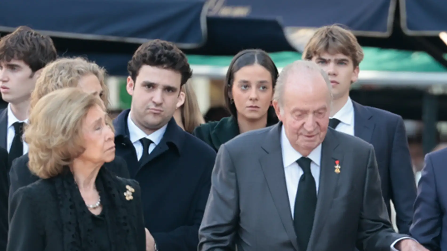 La reina Sofía y el rey don Juan Carlos con sus nietos