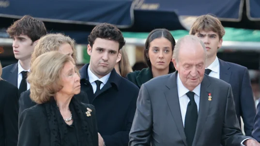 La reina Sofía y el rey don Juan Carlos con sus nietos La reina Sofía y el rey don Juan Carlos con sus nietos