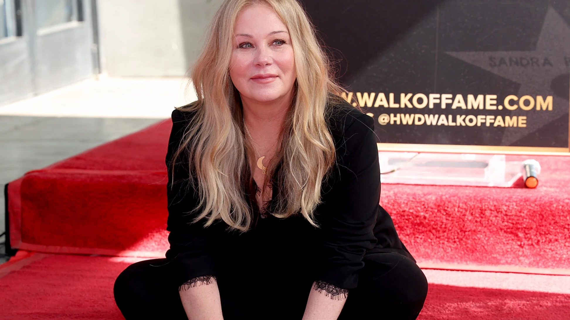 Christina Applegate recibe su estrella en el Paseo de la Fama Christina Applegate recibe su estrella en el Paseo de la Fama