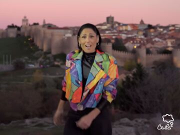 Rosa López le canta a la muralla de Ávila