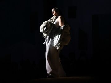 Rosalía, durante el desfile de Louis Vuitton 