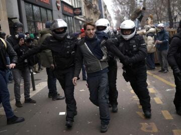 Un manifestante francés detenido por la Policía