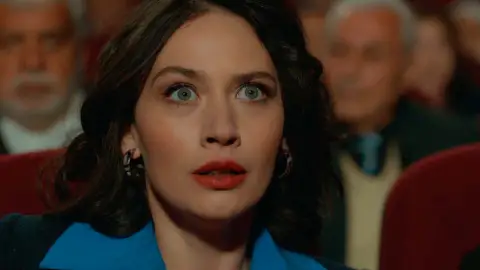 Avance del próximo capítulo de ‘Tierra Amarga’: Züleyha se la juega a Betül y la humilla frente a toda Çukurova Avance del próximo capítulo de ‘Tierra Amarga’: Züleyha se la juega a Betül y la humilla frente a toda Çukurova