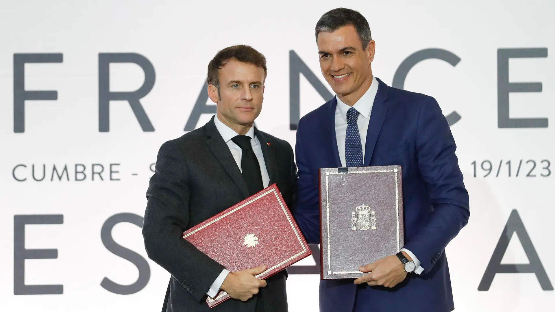 Pedro Sánchez y Emmanuel Macron firman un Tratado de Amistad Pedro Sánchez y Emmanuel Macron firman un Tratado de Amistad