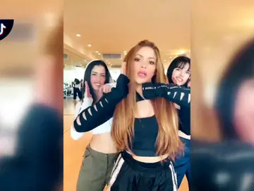 Piqué se centra en sus negocios mientras Shakira rompe las redes con su último baile Piqué se centra en sus negocios mientras Shakira rompe las redes con su último baile