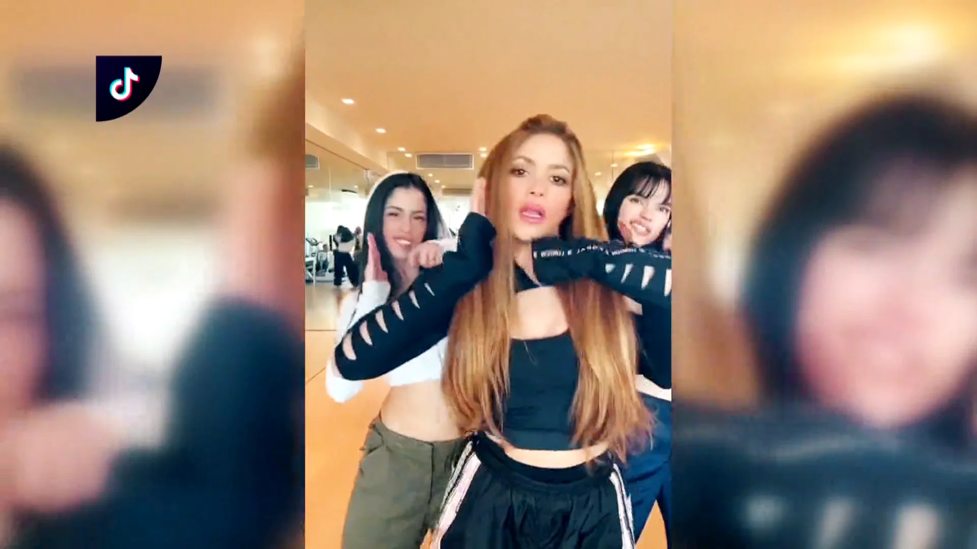 Piqué se centra en sus negocios mientras Shakira rompe las redes con su último baile Piqué se centra en sus negocios mientras Shakira rompe las redes con su último baile