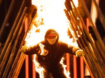 ¡Impresionante! Jorge Lorenzo se quema a lo bonzo en la ‘Antorcha humana’ en ‘El Desafío’