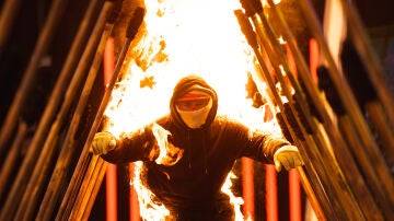 ¡Impresionante! Jorge Lorenzo se quema a lo bonzo en la ‘Antorcha humana’ en ‘El Desafío’