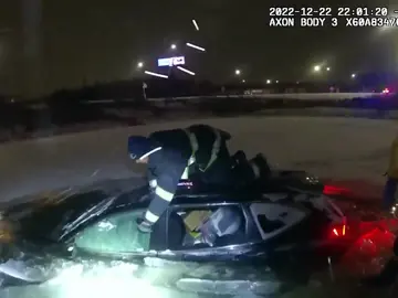 Coche atrapado en el hielo Coche atrapado en el hielo