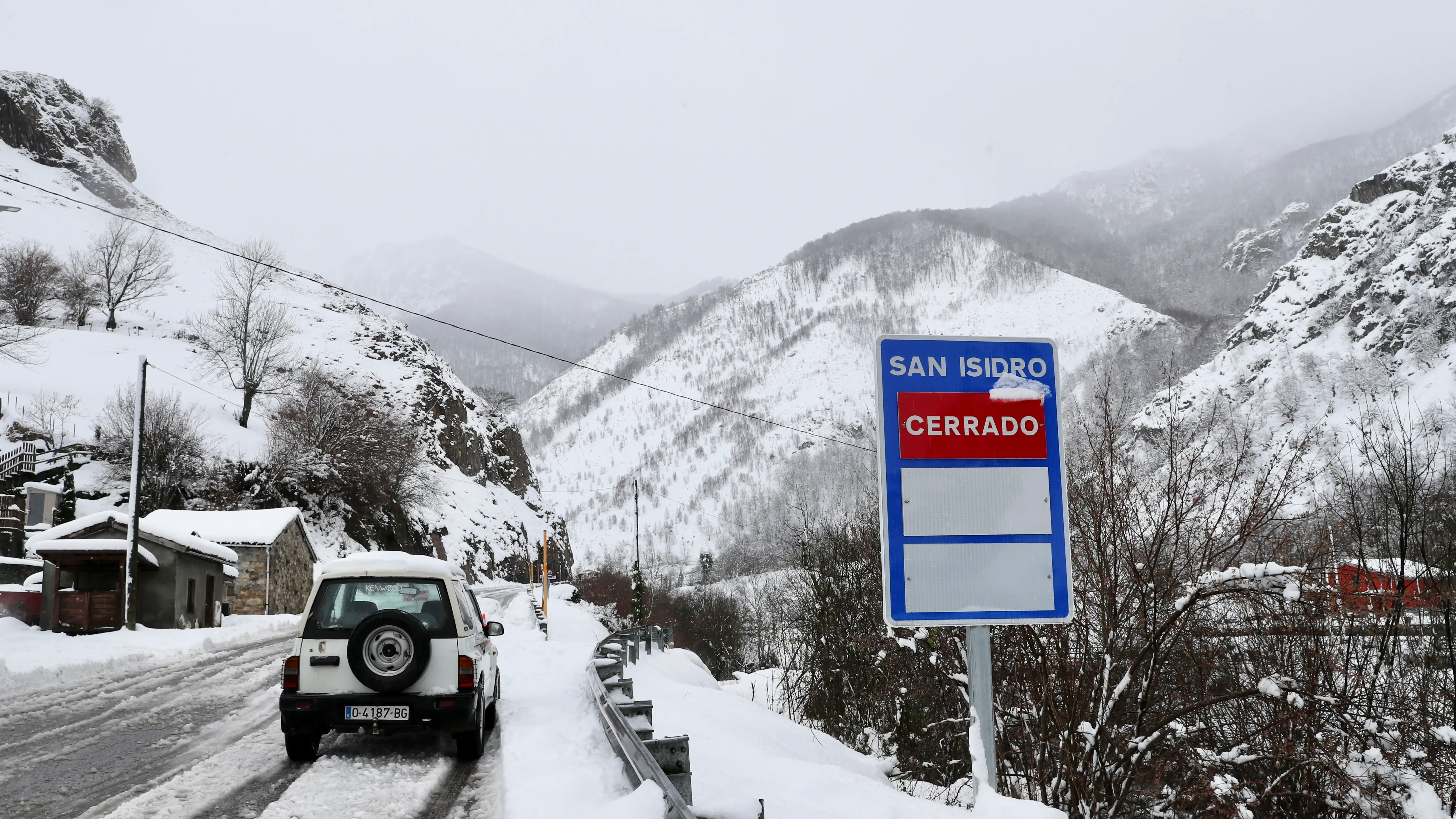 79 carreteras afectadas por el temporal de nieve que aterriza en España 79 carreteras afectadas por el temporal de nieve que aterriza en España