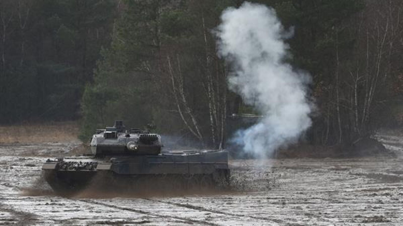 Los ministros de Defensa de la OTAN intentan convencer a Alemania para que autorice el envío de tanques Leopard