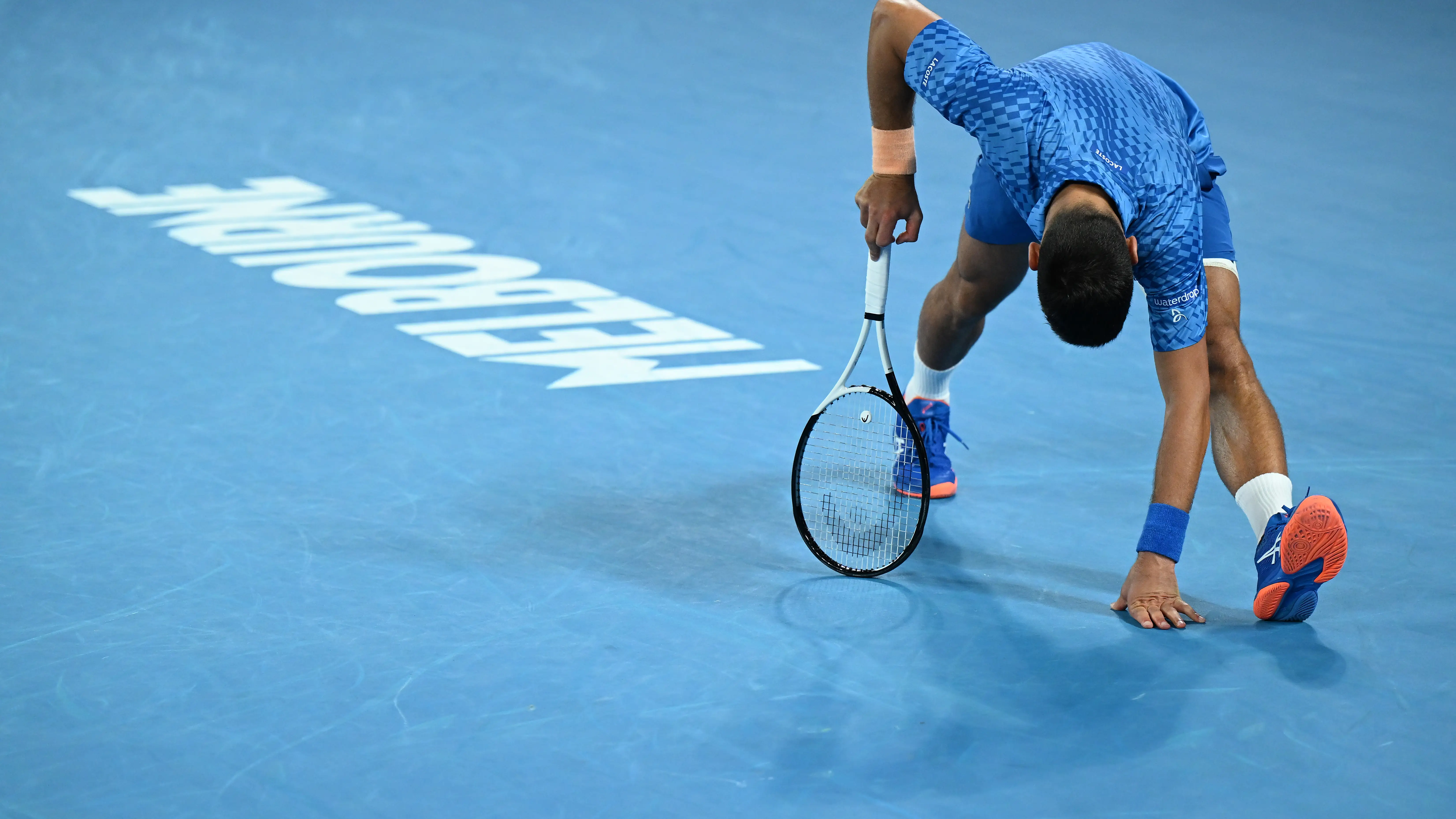Djokovic se duele de los isquiotibiales durante el partido ante Dimitrov Djokovic se duele de los isquiotibiales durante el partido ante Dimitrov