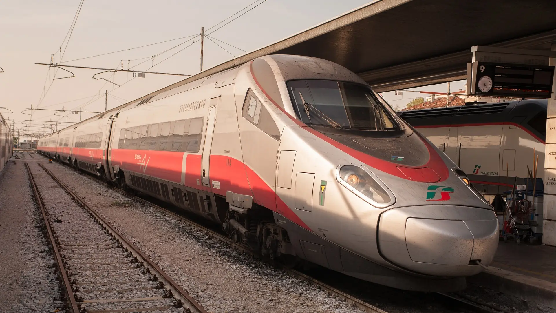 Imagen de archivo de un tren en Italia Imagen de archivo de un tren en Italia