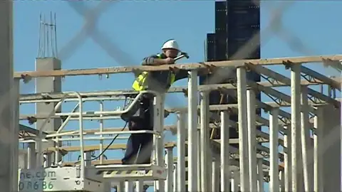 Un trabajador de la construcción Un trabajador de la construcción