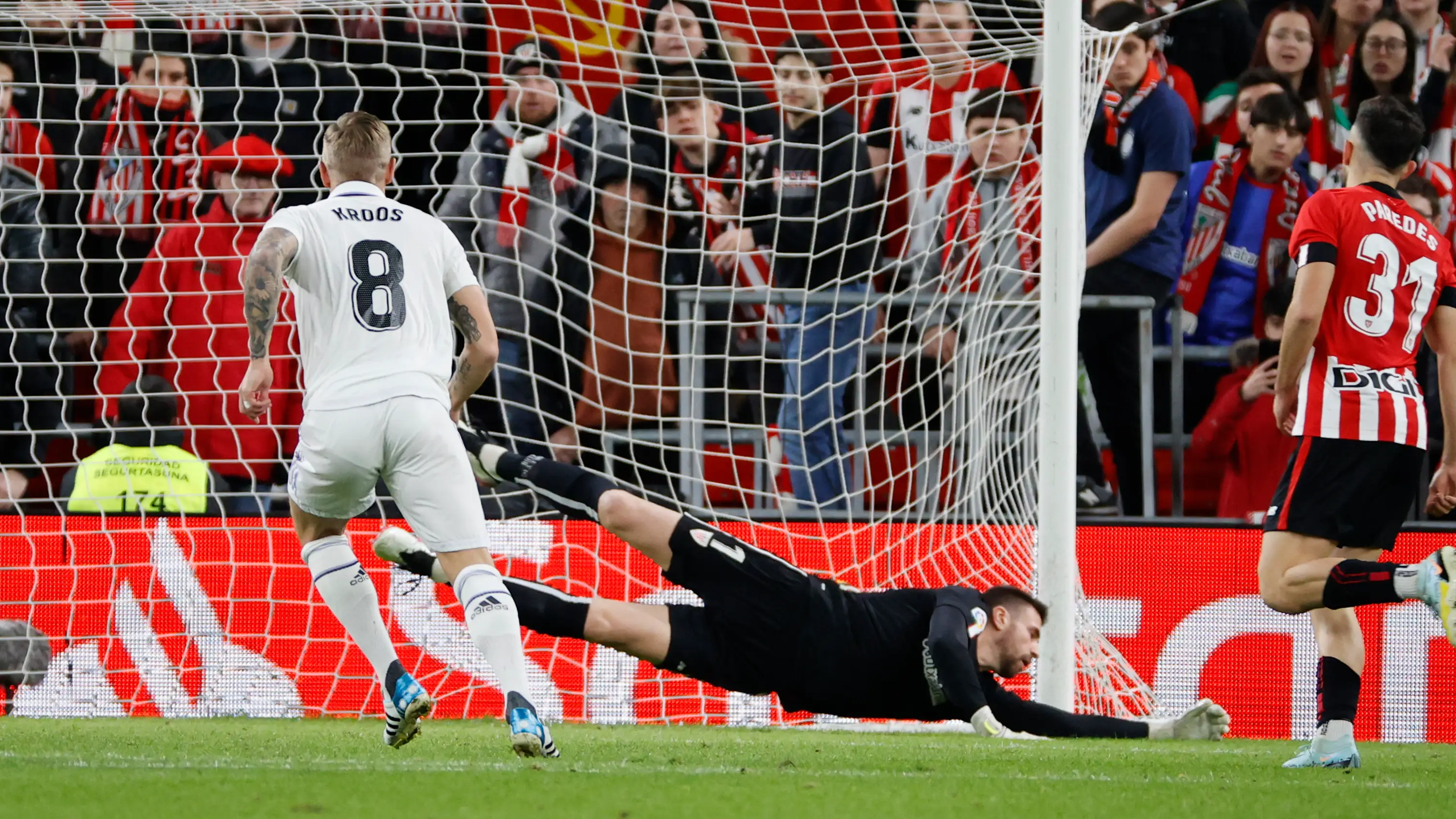 Kroos marca el segundo gol del Madrid en San Mamés Kroos marca el segundo gol del Madrid en San Mamés