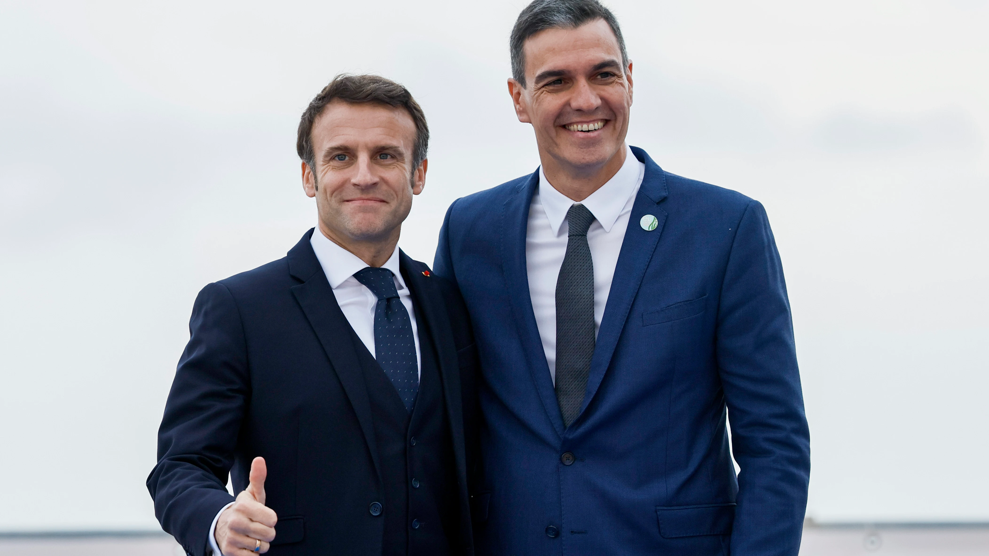 Los presidentes Pedro S&aacute;nchez y Emmanuel Macron