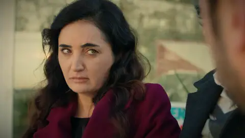 Sengül, desesperada al descubrir que no puede hacer nada por recuperar su casa tras la estafa Sengül, desesperada al descubrir que no puede hacer nada por recuperar su casa tras la estafa