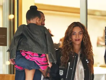Beyoncé y Jay Z, con su hija Blue Ivy Beyoncé y Jay Z, con su hija Blue Ivy