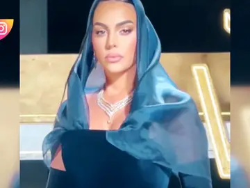 Georgina adapta sus looks a Arabia Saudí y luce un hiyab en su primera alfombra roja en el país Georgina adapta sus looks a Arabia Saudí y luce un hiyab en su primera alfombra roja en el país