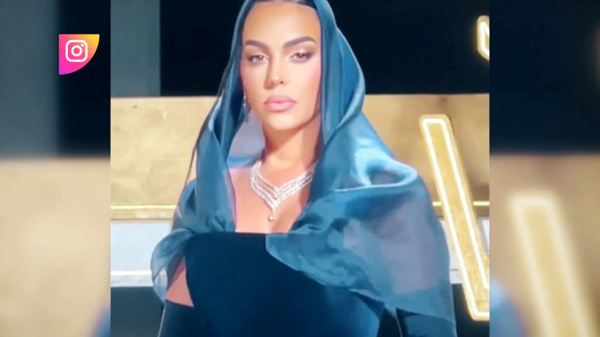 Georgina adapta sus looks a Arabia Saud&iacute; y luce un hiyab en su primera alfombra roja en el pa&iacute;s