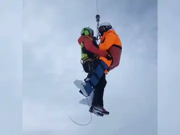 Imagen del rescate en helicóptero en Baqueira Beret Imagen del rescate en helicóptero en Baqueira Beret