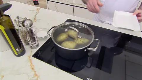 Cuece las patatas Cuece las patatas