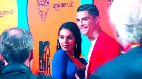 Georgina y Cristiano Ronaldo buscan al chef perfecto para su familia: ¡Cobrará 5.200 euros al mes! Georgina y Cristiano Ronaldo buscan al chef perfecto para su familia: ¡Cobrará 5.200 euros al mes!