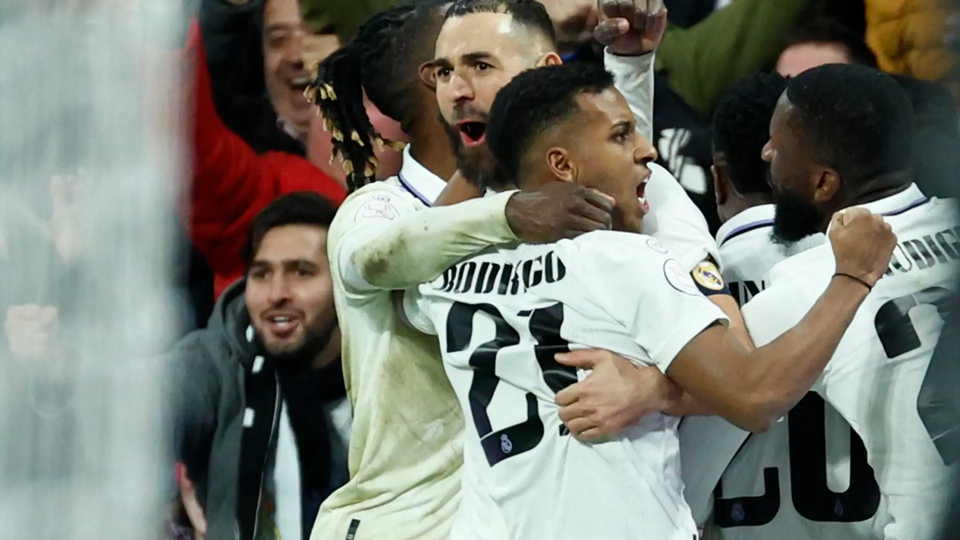 Benzema festeja su tanto al Atleti en la prórroga Benzema festeja su tanto al Atleti en la prórroga